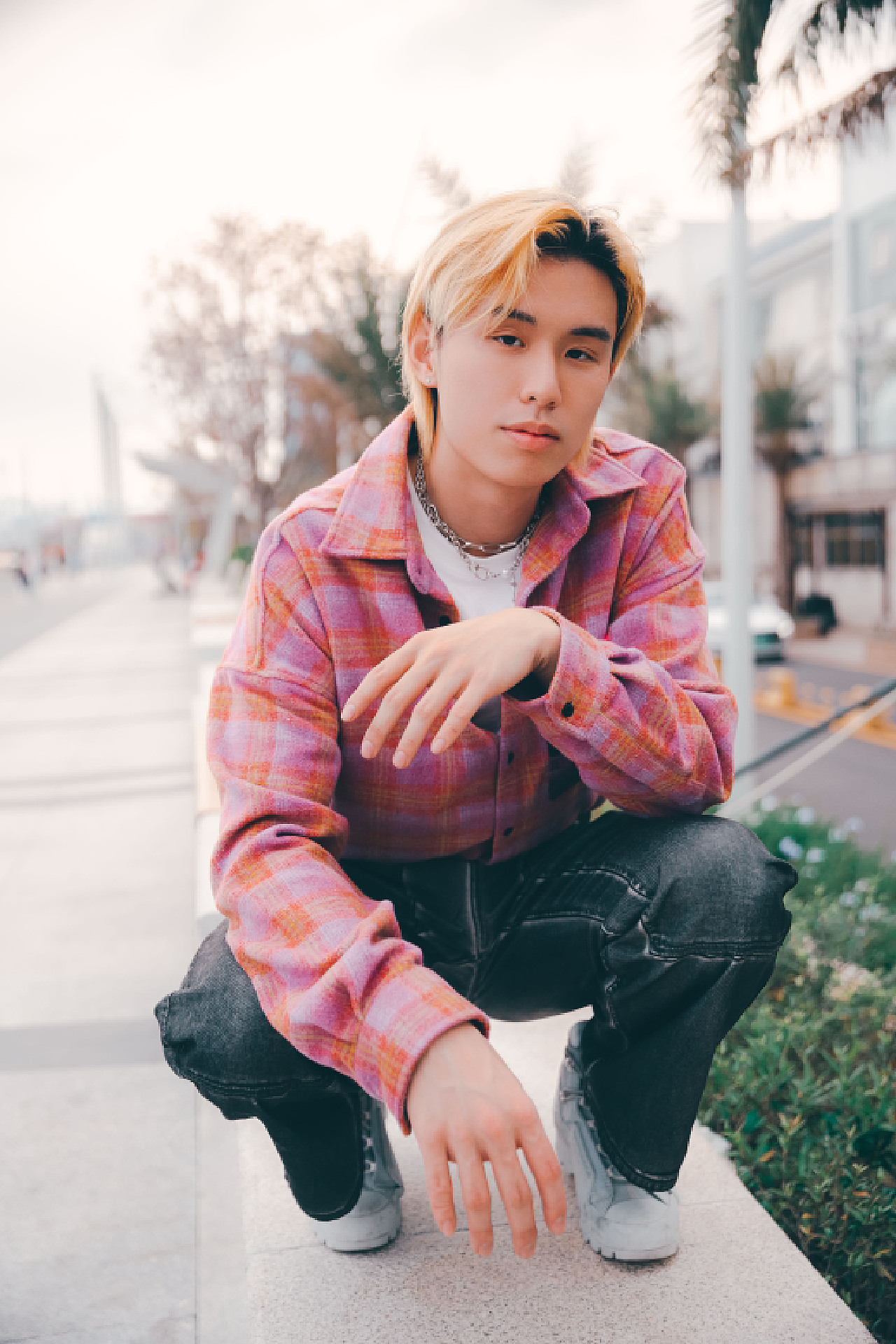 包含男生人像创意摄影图片的词条