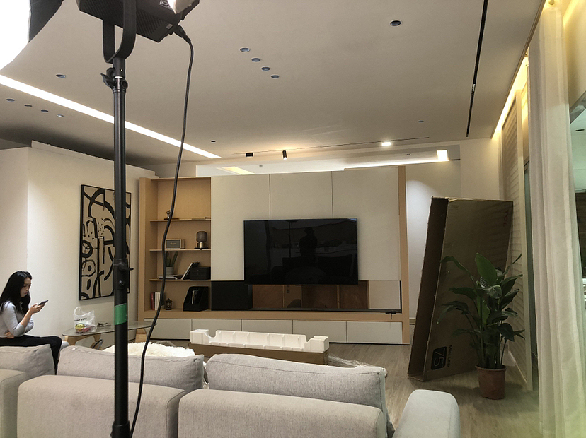 加班中的片场拍摄基地