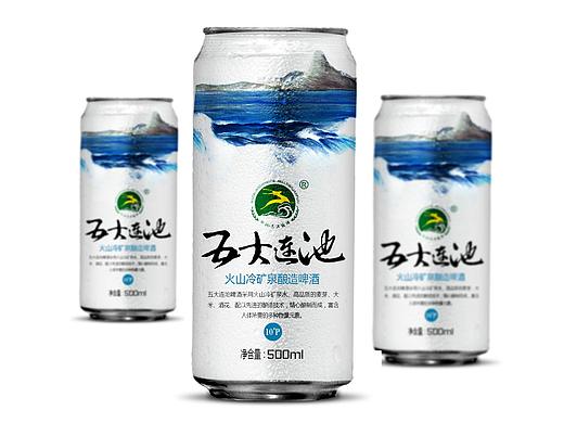 一组易拉罐啤酒的包装设计