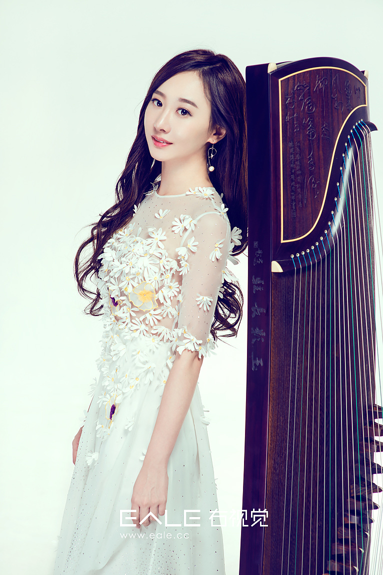 【右视觉摄影机构】 王一凡:一路初心点灯 凡尘筝音绽放