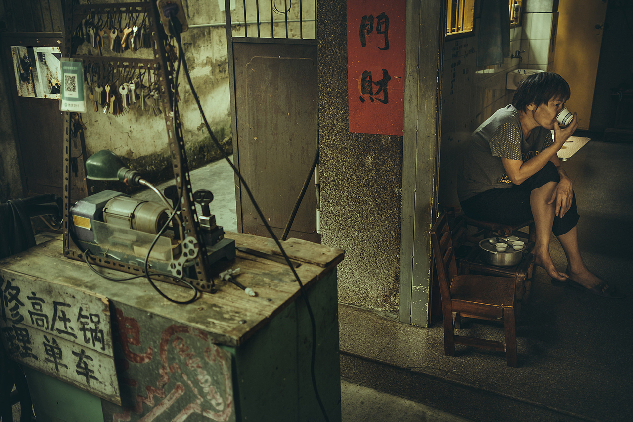 行走于市井（图ZMjM4ODAxNDgw） - 人文/纪实摄影 - 站酷设计师老炮叔叔原创素材 - 站酷ZCOOL