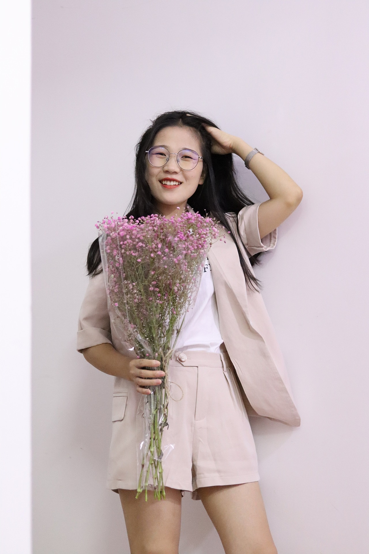 一定要与喜欢的人和热爱的事靠得再近些