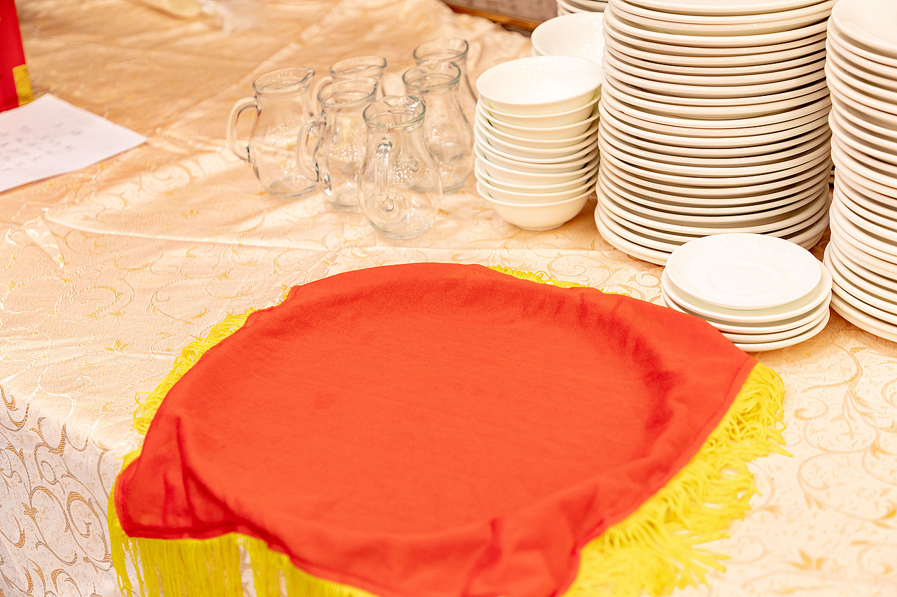 果盘碟子盘子喜糖茶壶迎宾台喜字贴名册红酒酒杯