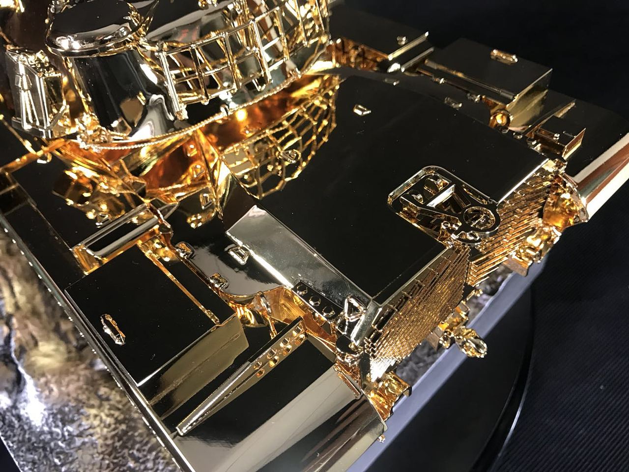 全球只有两台的24K金黄金坦克（图ZMTA2MDUyNTcy） - 生活用品 - 站酷设计师GateToys原创素材 - 站酷ZCOOL