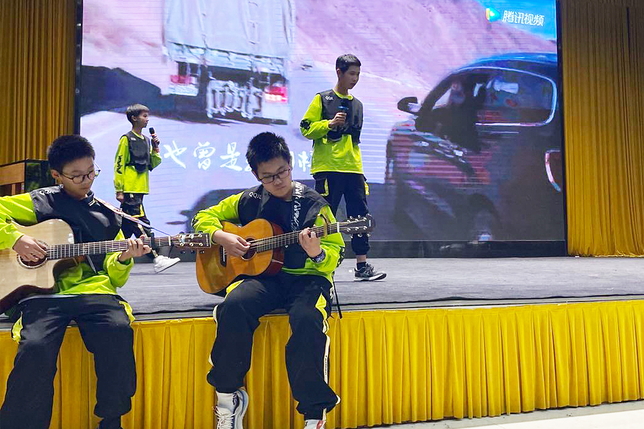 《素质训练营》初一年级4班活动风采