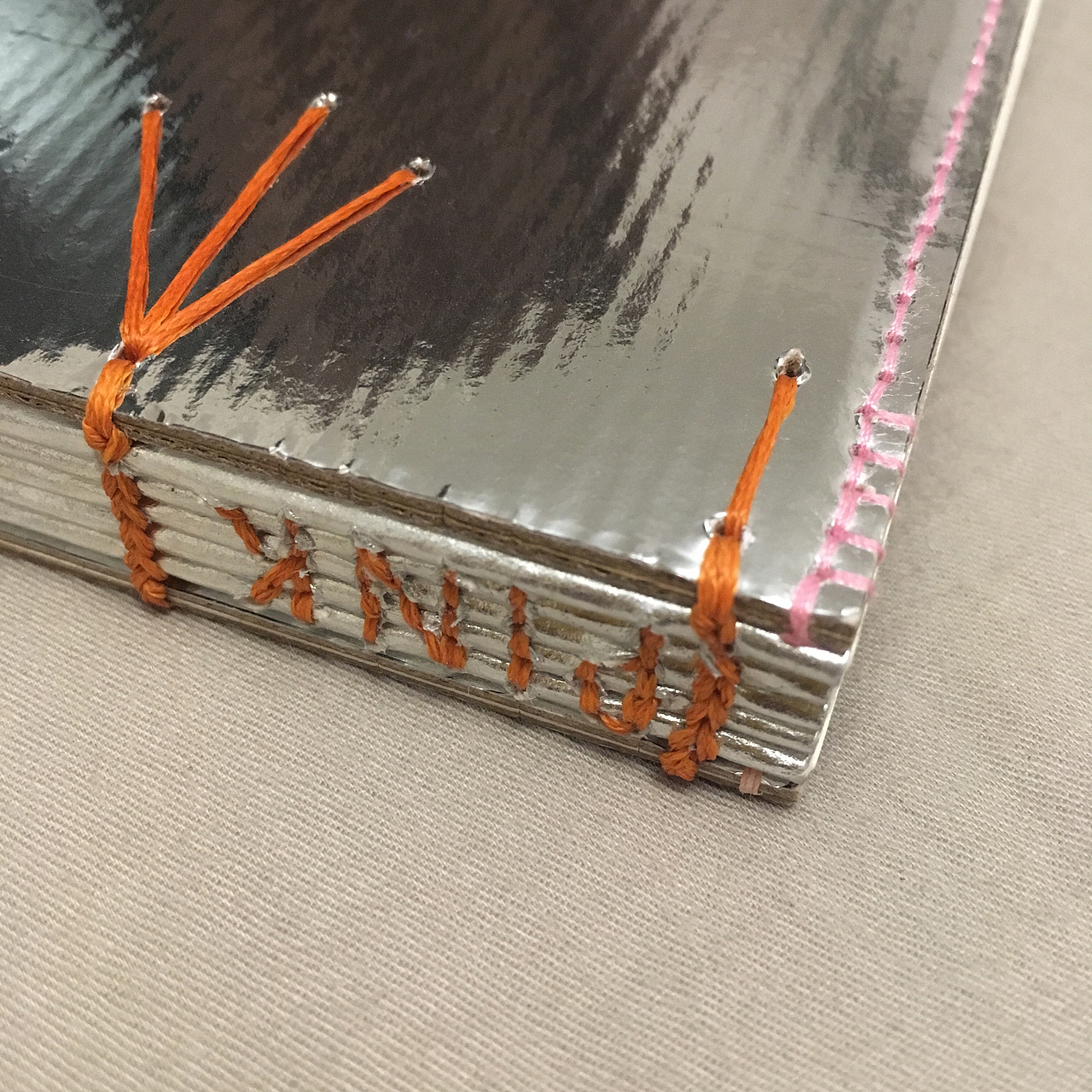 手工造物丨花式书脊《欲望都市》（图ZMTI1NTAxNDgw） - 其他手工艺 - 站酷设计师非也M007原创素材 - 站酷ZCOOL