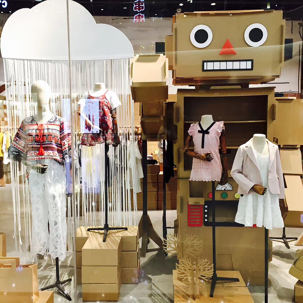 童装创意SI设计实景(纸的王国)