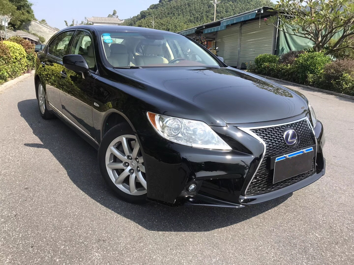 老款雷克萨斯ls460改装新前脸600hisf版大包围保险杠