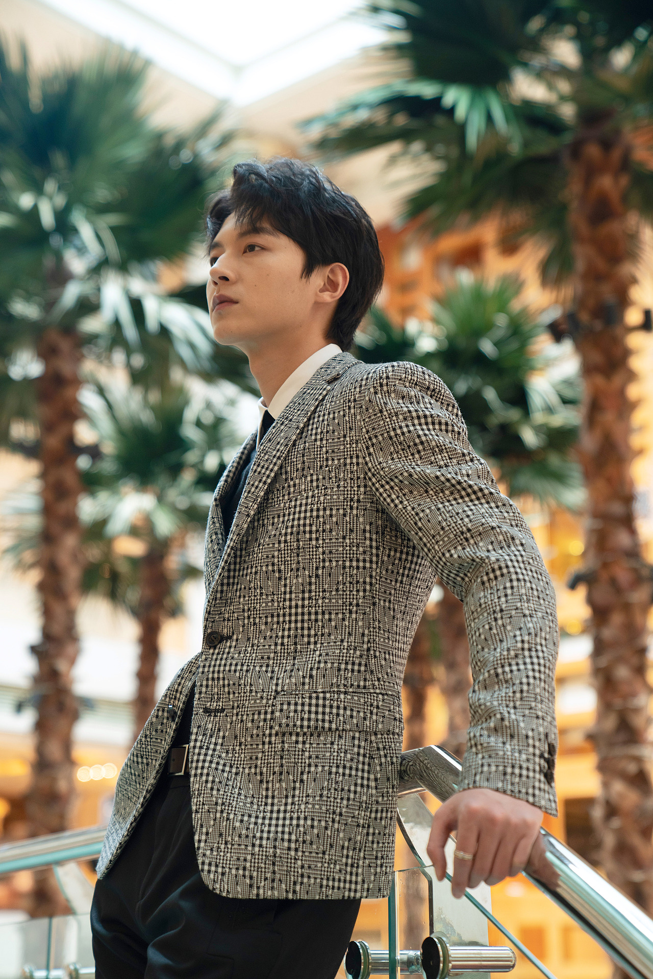 艺人魏天浩 华为影像展 酒店形象照