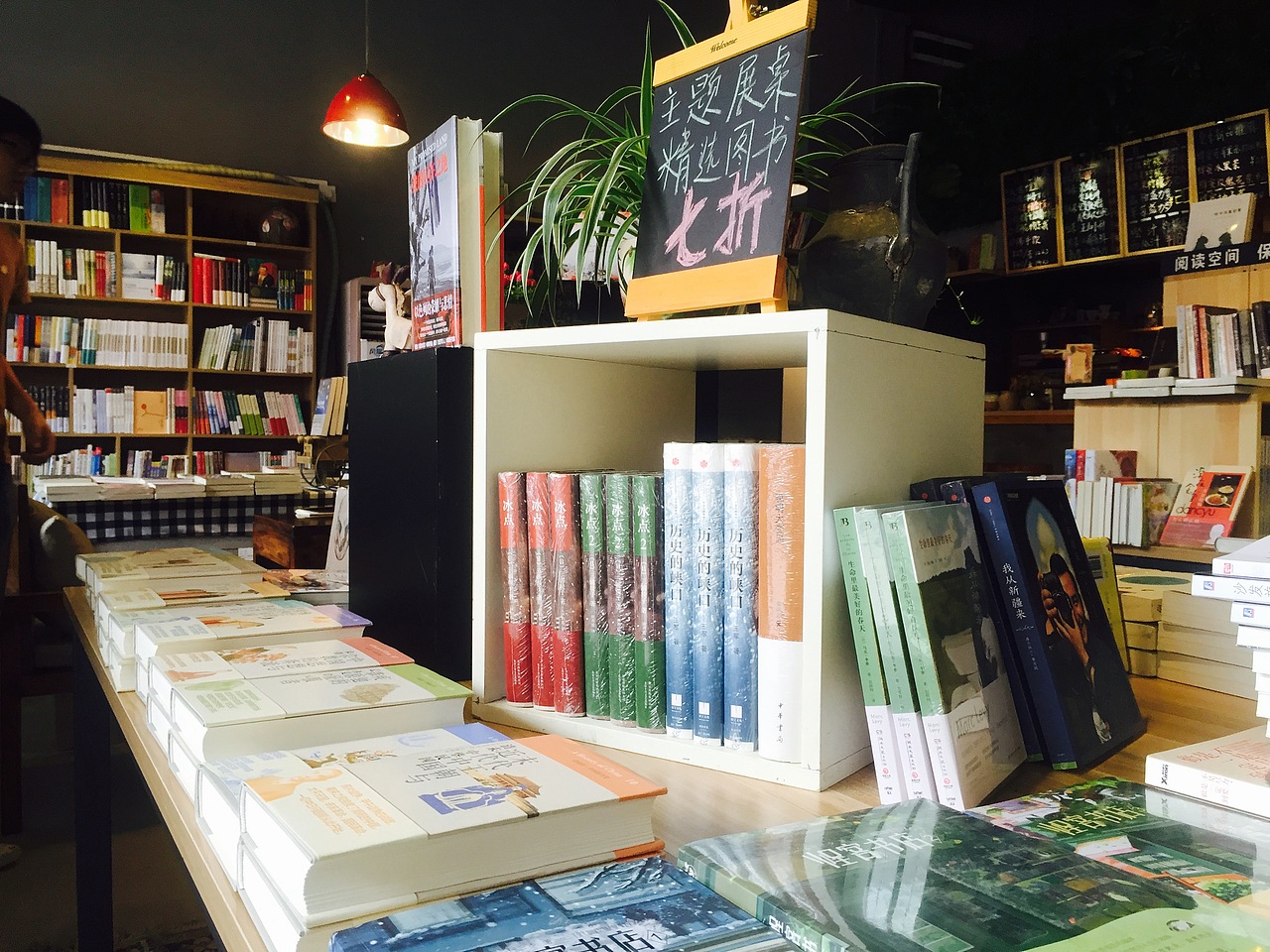 1Q84独立书店&生活咖啡馆logo设计（图ZNjM0NDA0ODQ=） - Logo - 站酷设计师mulinlin原创素材 - 站酷ZCOOL