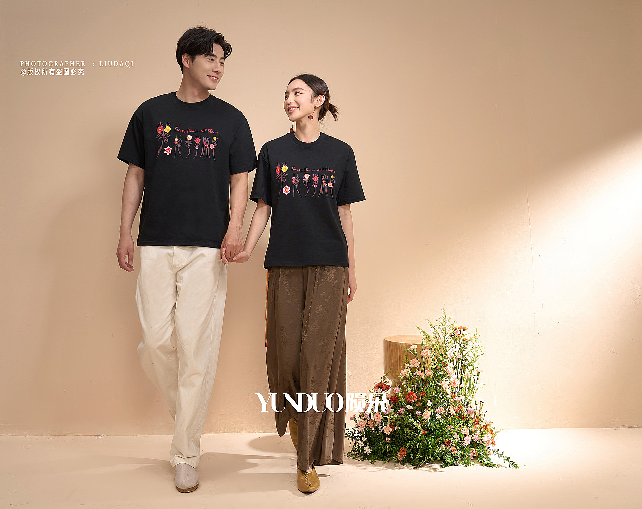 艺术家联名王超鹰 曼陀紫光 花总是要开的 T恤 上衣（图ZMzU0Nzk3Nzg0） - 产品摄影 - 站酷设计师陨朵视觉顾问原创素材 - 站酷ZCOOL