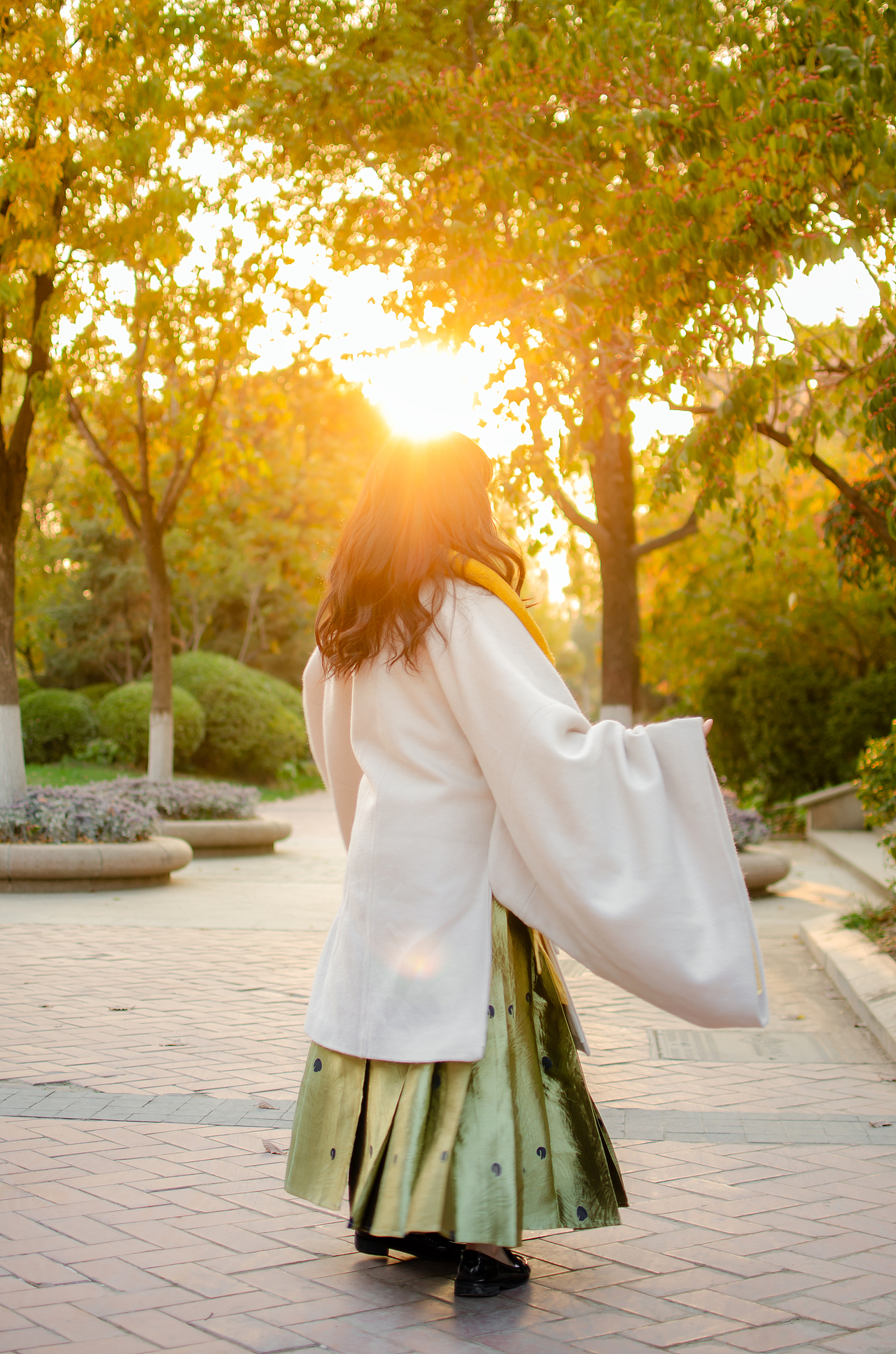 《秋霞》夕阳好像也变得好看起来。（图ZMTk1MzkzOTYw） - 人像摄影 - 站酷设计师君思zZ原创素材 - 站酷ZCOOL