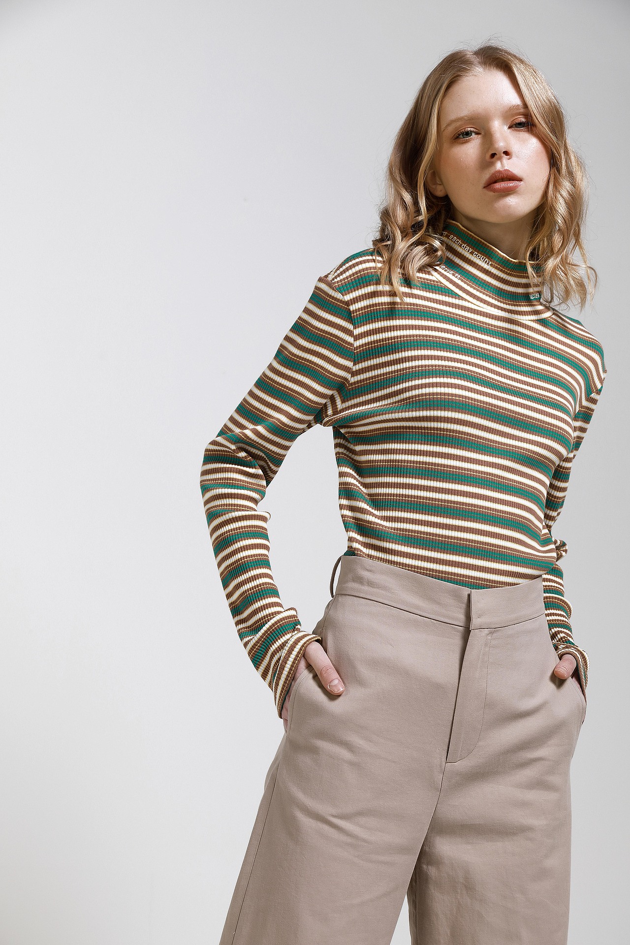 女装SHUNSHE & 服装设计（图ZMTYyNzA5MjY0） - 人像摄影 - 站酷设计师小金鱼看电视原创素材 - 站酷ZCOOL