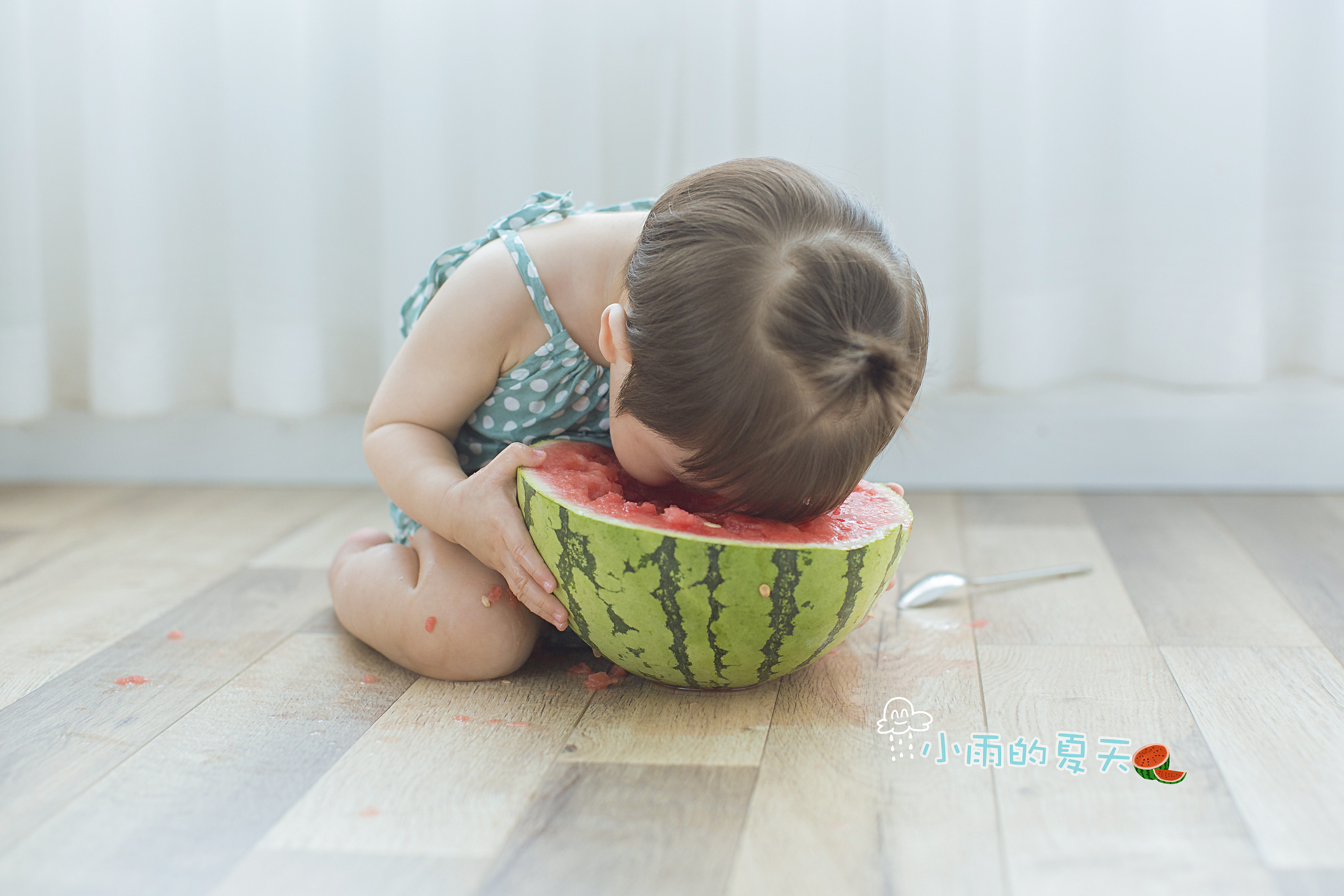 小雨吃西瓜