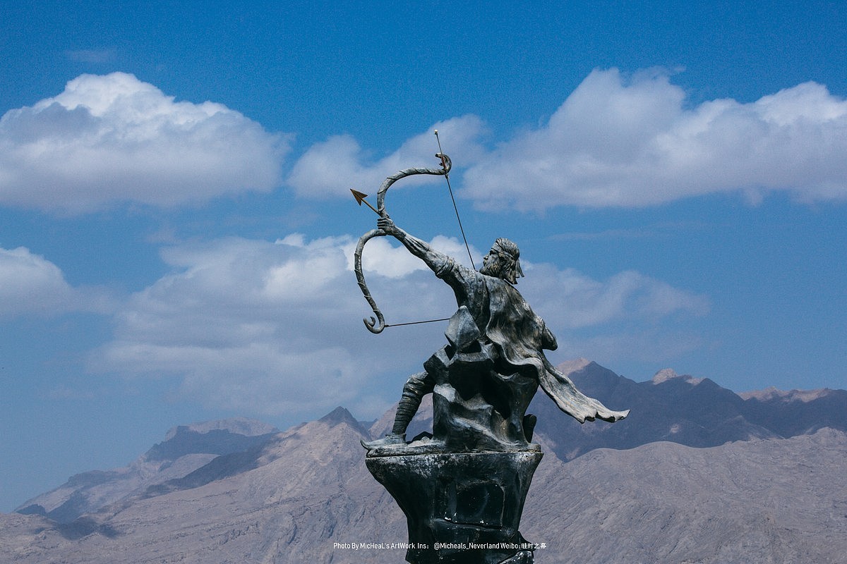 以自身性命换取国家疆界与和平的古波斯英雄弓箭手阿拉什的雕像在伊朗