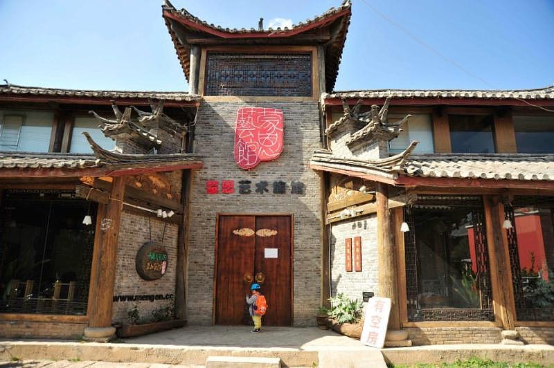 云南丽江蒙恩艺馆（图ZMjQ5NzM1MDM2） - 酒店餐饮设计 - 站酷设计师民宿设计师邓静原创素材 - 站酷ZCOOL