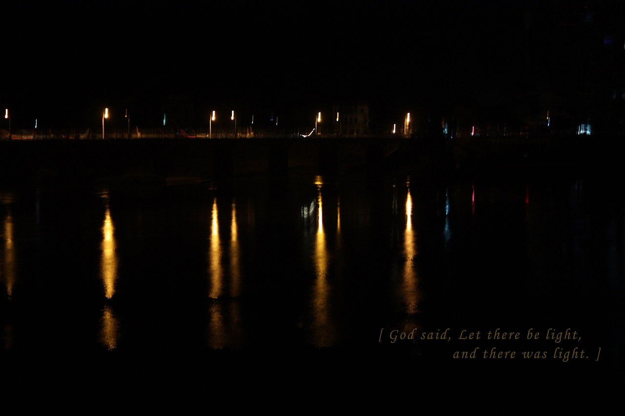 神说要有光