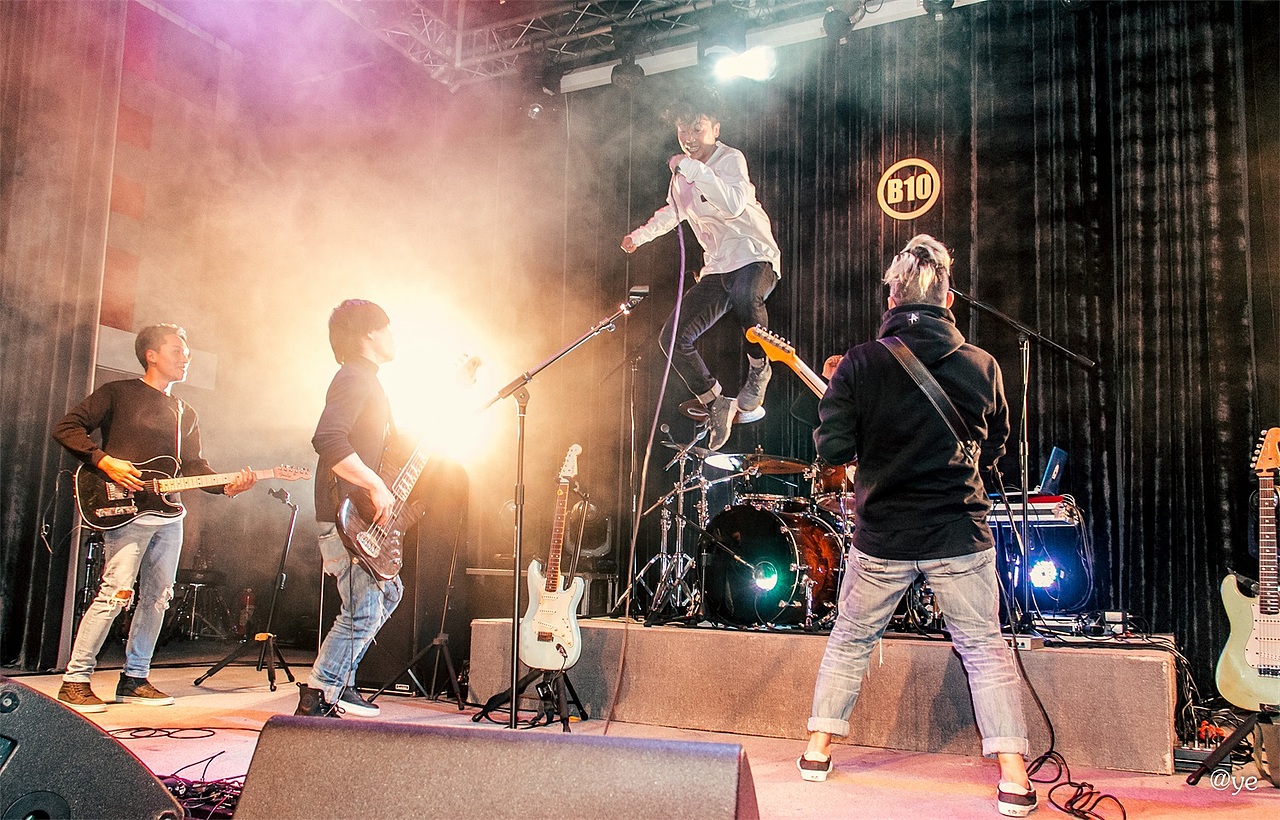 2018年 - 现场音乐LIVE演出 记录回顾（图ZMTQzMTUwODI0） - 人像摄影 - 站酷设计师乐与饵原创素材 - 站酷ZCOOL