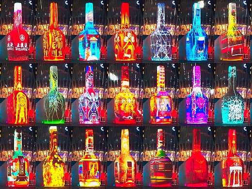 五粮液新春艺术周 · 酒瓶雕塑投影