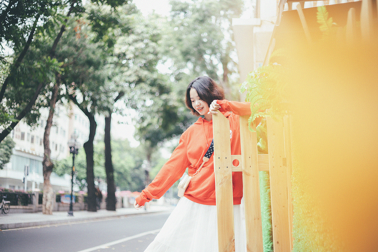 漫步在橙黄色的日子里