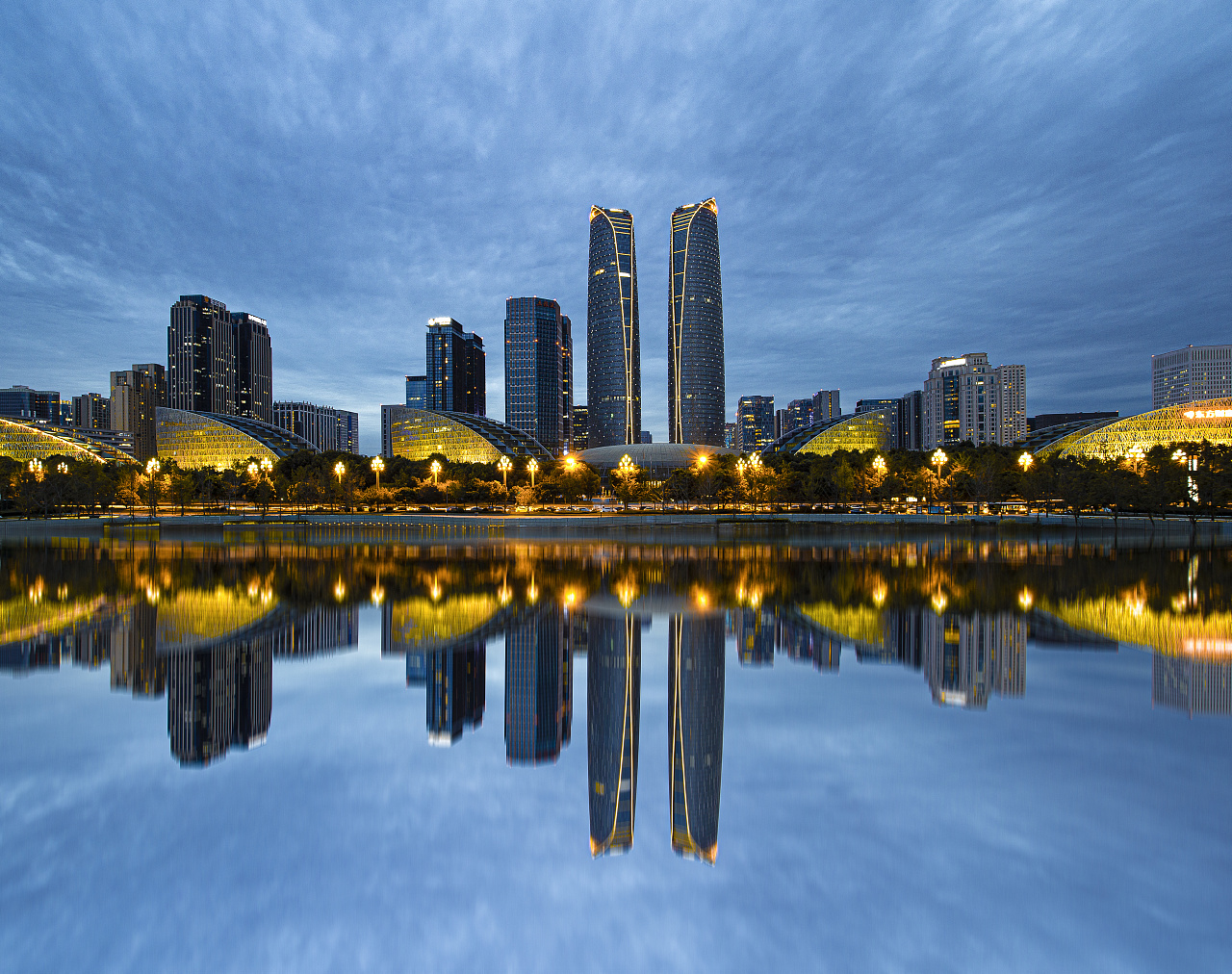 城市夜景 蓝调时刻|摄影|环境/建筑摄影|someon_ - 原创作品 - 站酷