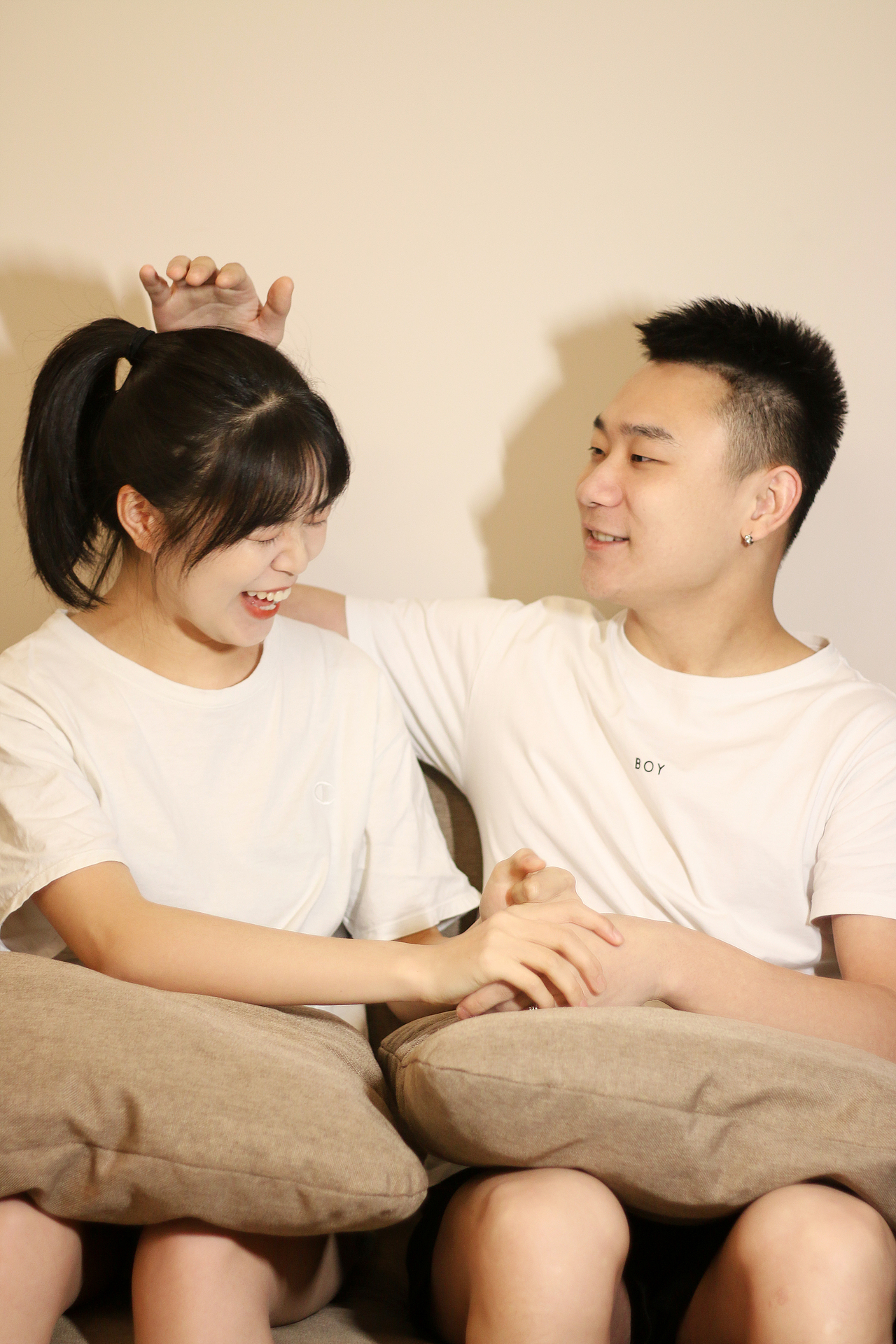 情侣写真|你在左边 我紧靠右（图ZMjQxOTgzMDU2） - 人像摄影 - 站酷设计师馒馒NoOne原创素材 - 站酷ZCOOL