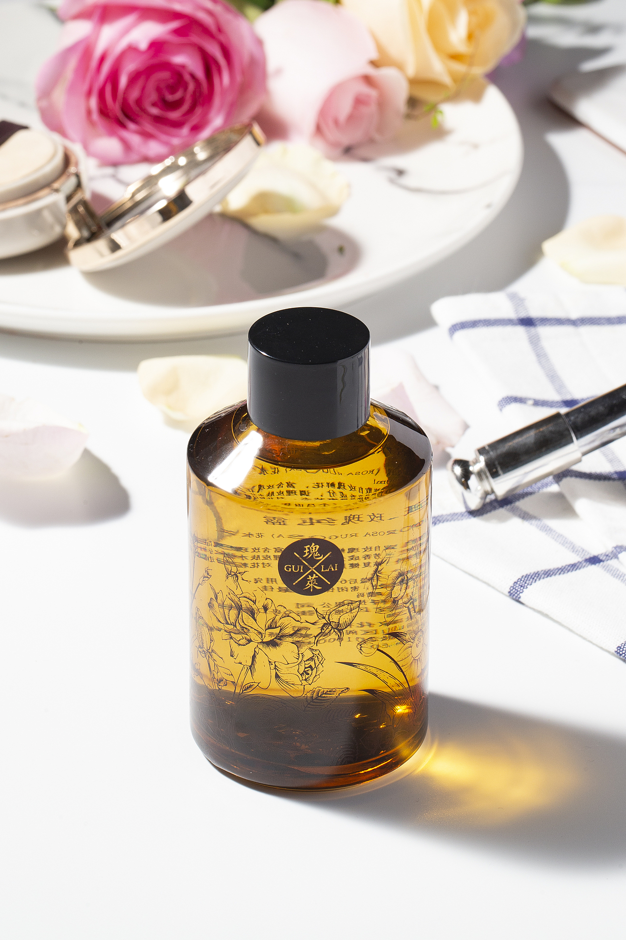 瑰莱——玫瑰精油产品拍摄（图ZMTU2NTk4NDQw） - 产品摄影 - 站酷设计师龙湫传媒原创素材 - 站酷ZCOOL