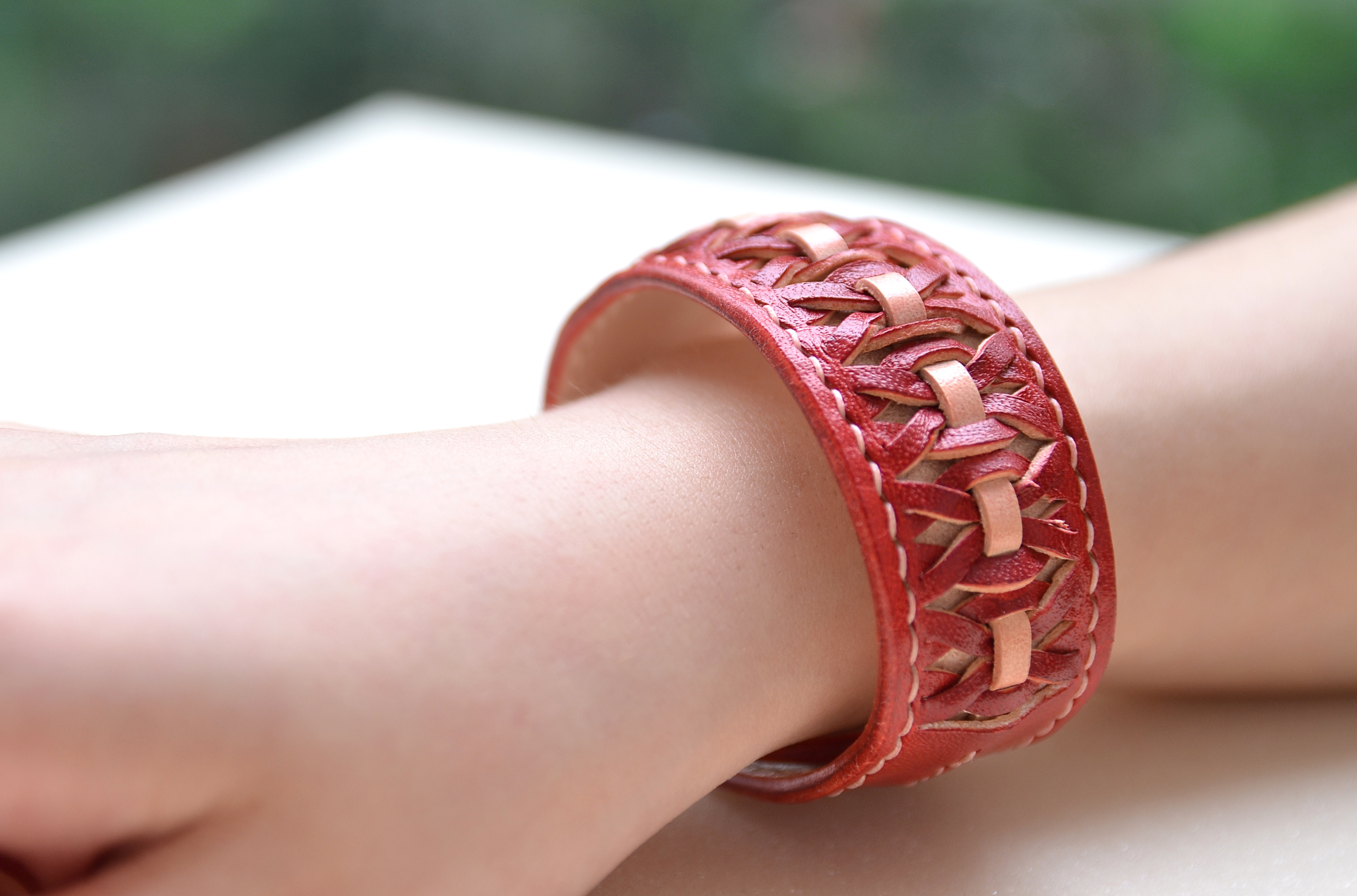 手工编织彩色皮手环