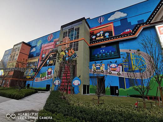 上海华泾广场外墙龙湖彩绘工程