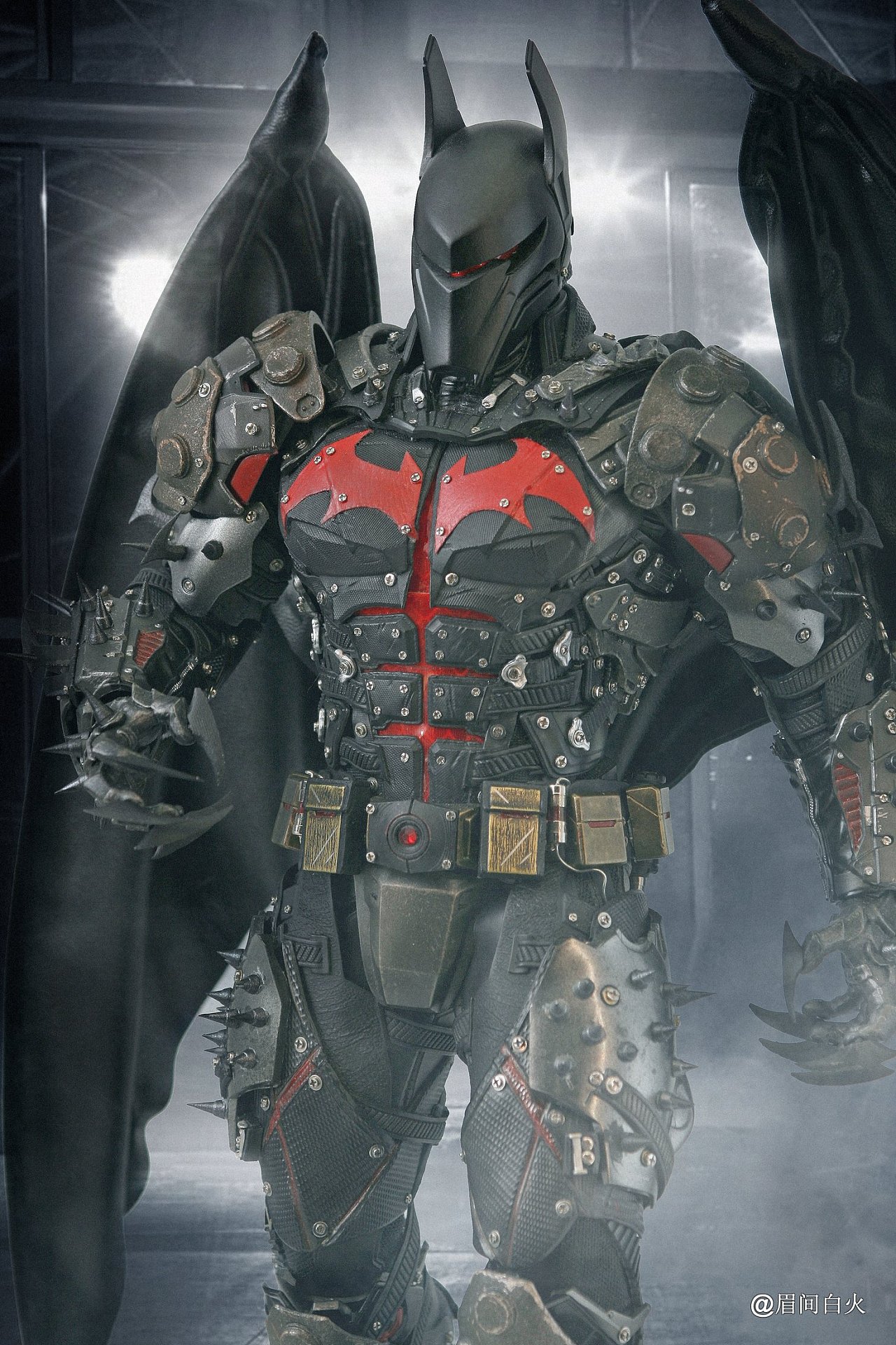 地狱蝙蝠装甲(hellbat)是dc新52时代最新出现的一套蝙蝠侠作战装甲