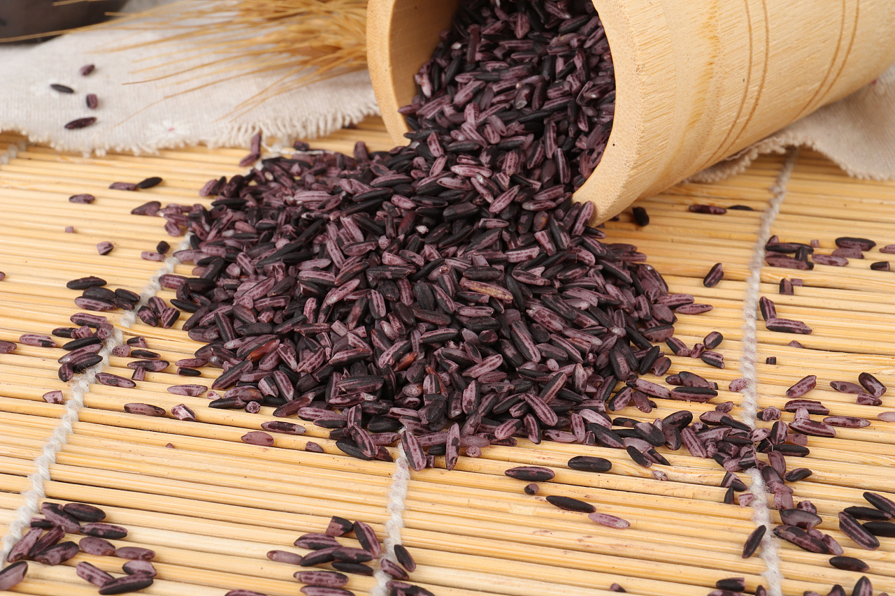 紫米为什么是甜的,紫米本身就是甜的吗,紫米和普通大米的区别_大山谷图库