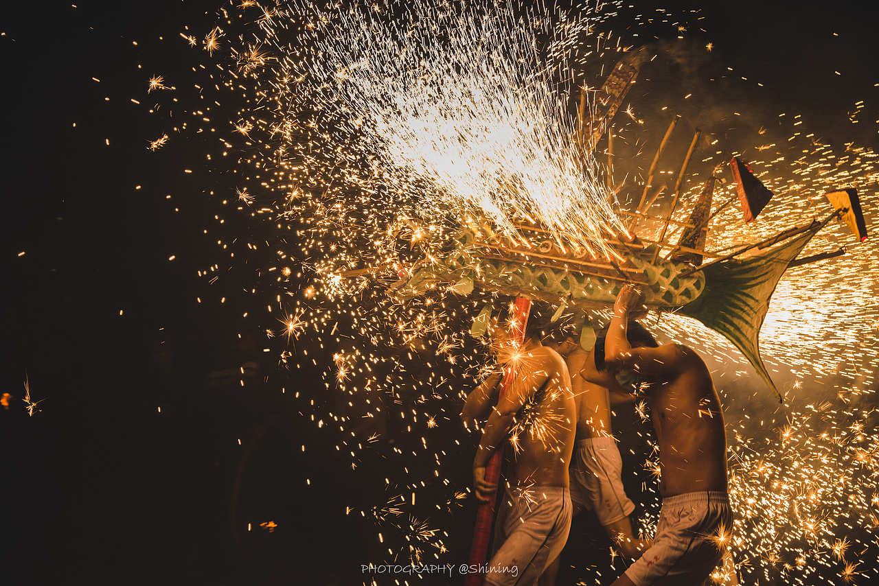 埔寨元宵烧火龙