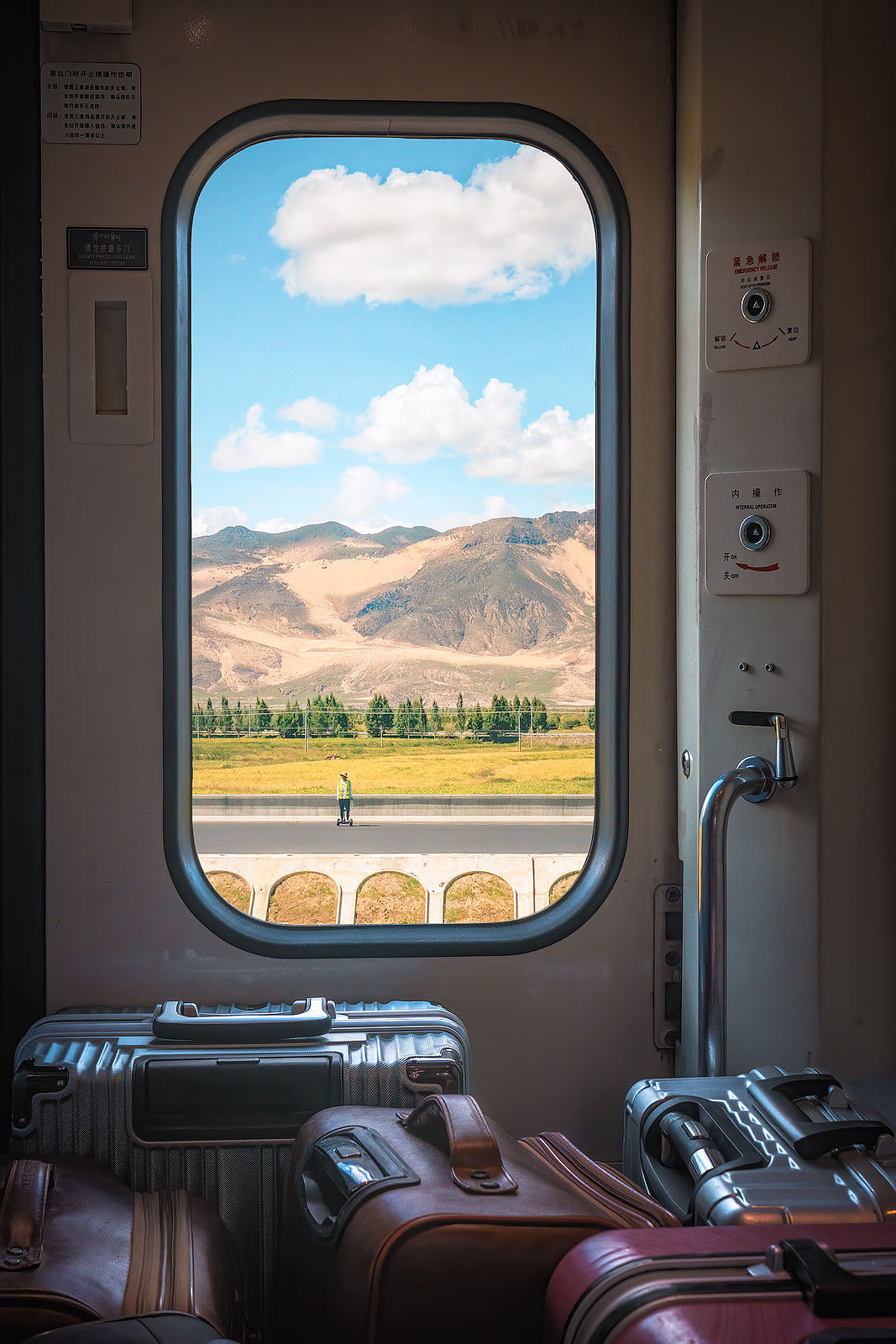 火车窗外图摄影图片-火车窗外图摄影作品-千库网