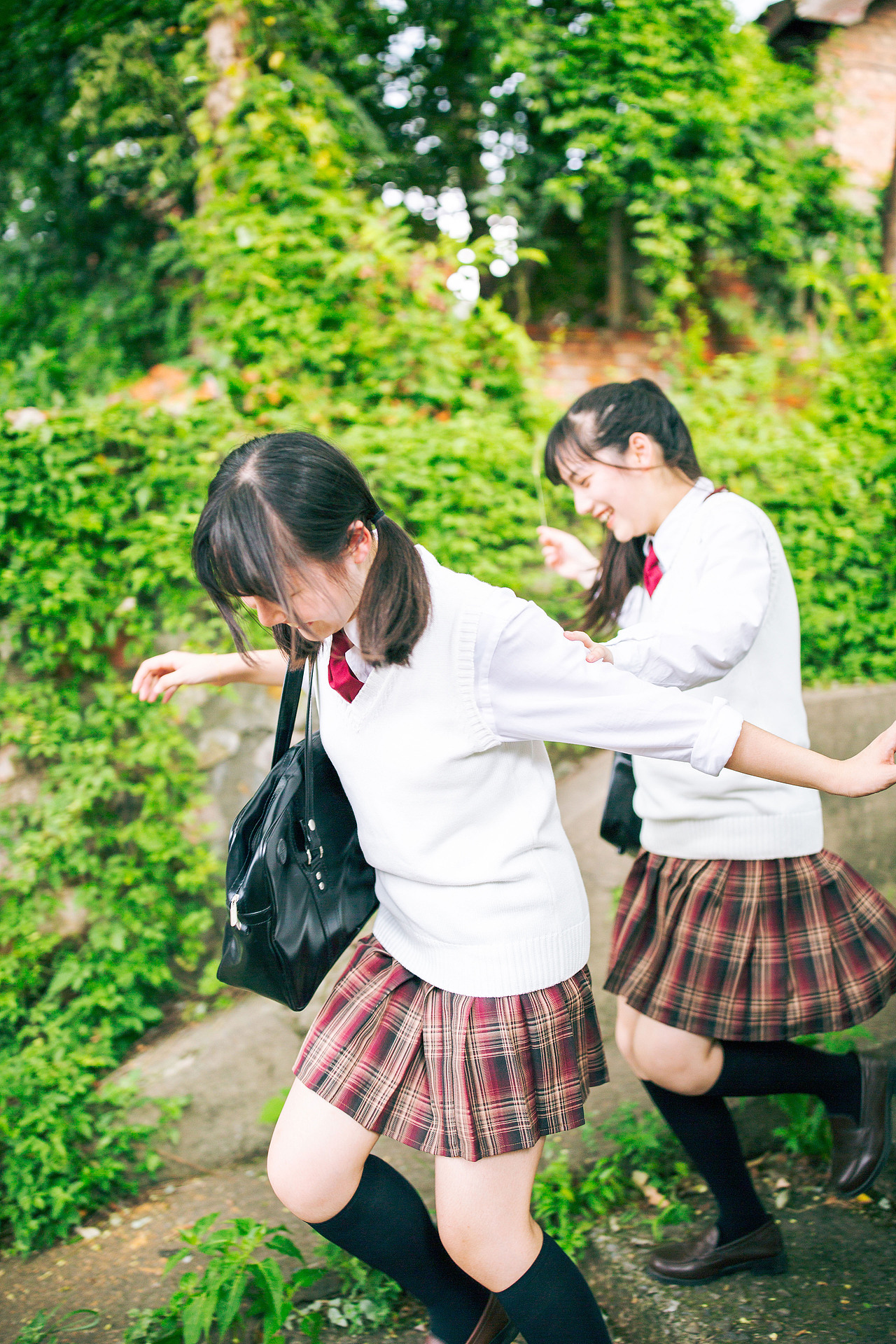 闺蜜（图ZMTMyNDU4MDQ0） - 人像摄影 - 站酷设计师小p同学ai原创素材 - 站酷ZCOOL