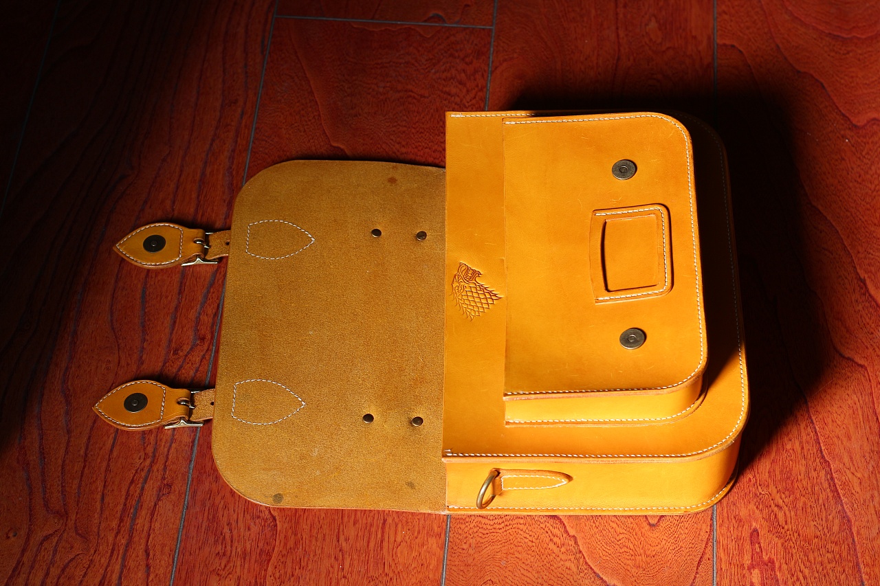 姜黄色硬植鞣革剑桥包