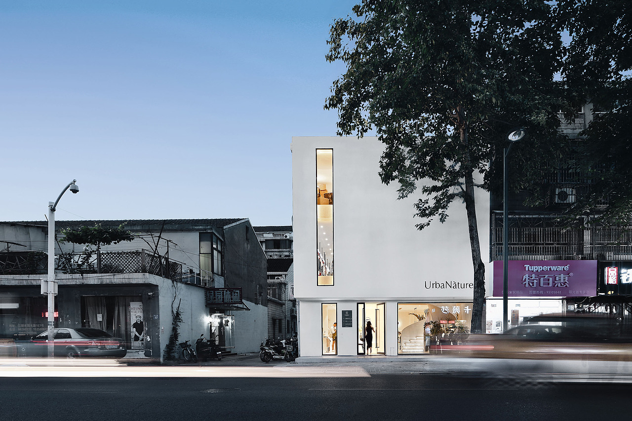 一家集时装与咖啡的时髦生活方式形态店丨 UrbaNàture
