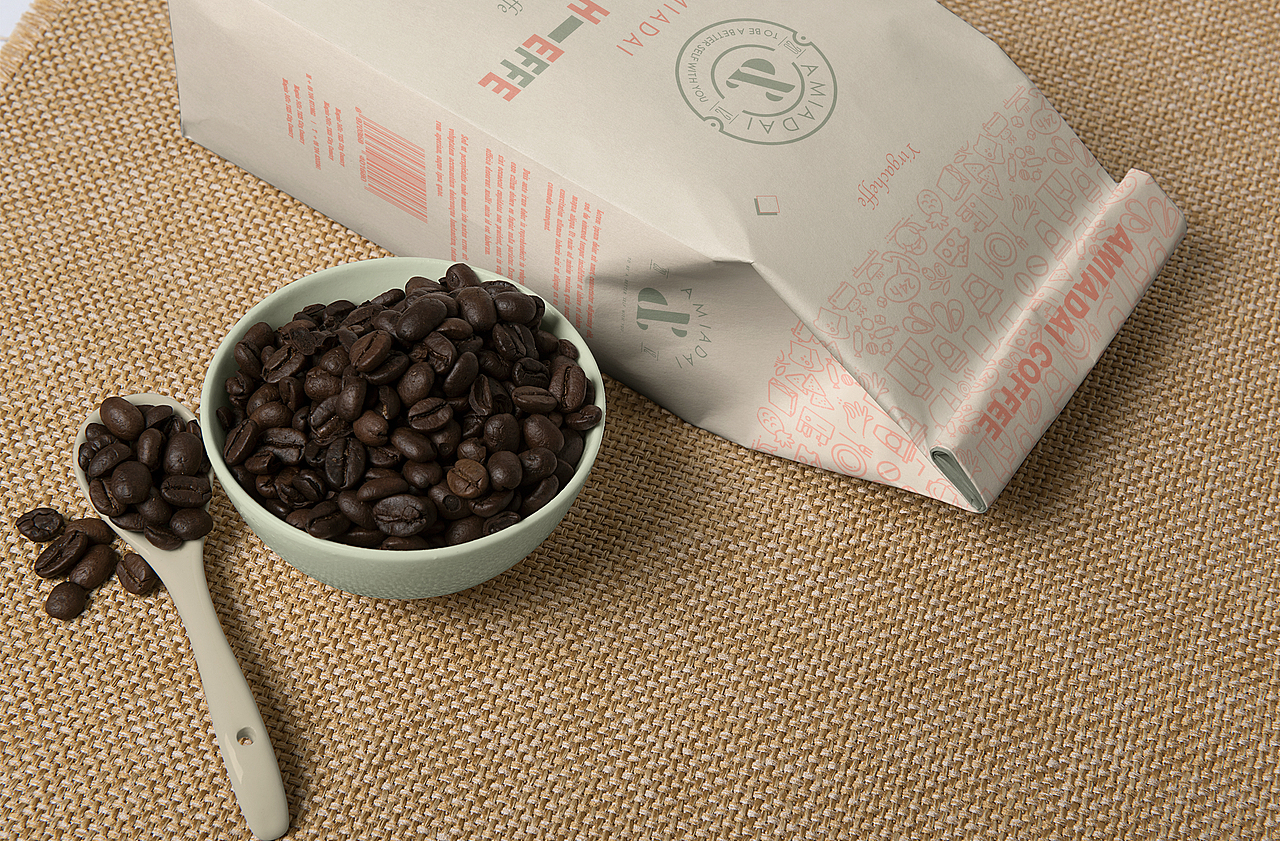 Yirgacheffe 咖啡豆包装
Yirgacheffe(耶加雪菲):浅度烘焙有着独特的柠檬、花香和蜂蜜般的甜香气,柔和的果酸及 柑橘味,口感清新明亮。不加奶也不加糖,就让丰厚的质感与独特的柔软花香刷过 你的味蕾,留下无穷回味。 选用温柔的粉绿配色,温婉秀气,甜美可人。