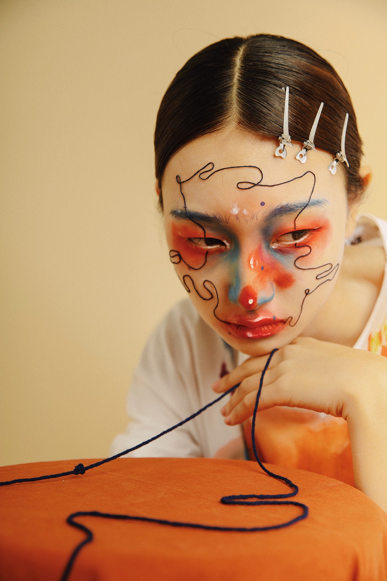 荒诞戏（图ZMjI5NDM3MjI4） - 人像摄影 - 站酷设计师摄影师Moretta原创素材 - 站酷ZCOOL