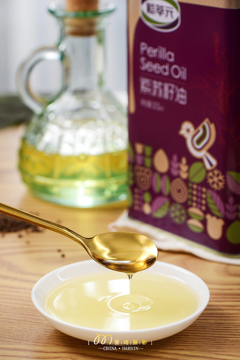 《紫苏油食用油》 美食 产品 环境 哈尔滨雷鸣摄影（图ZMjU4Mjk0NzE2） - 美食摄影 - 站酷设计师雷鸣摄影原创素材 - 站酷ZCOOL