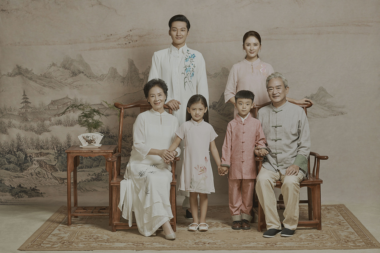 青岛全家福（图ZMjI0NTkwNDQ0） - 人像摄影 - 站酷设计师御家摄影原创素材 - 站酷ZCOOL