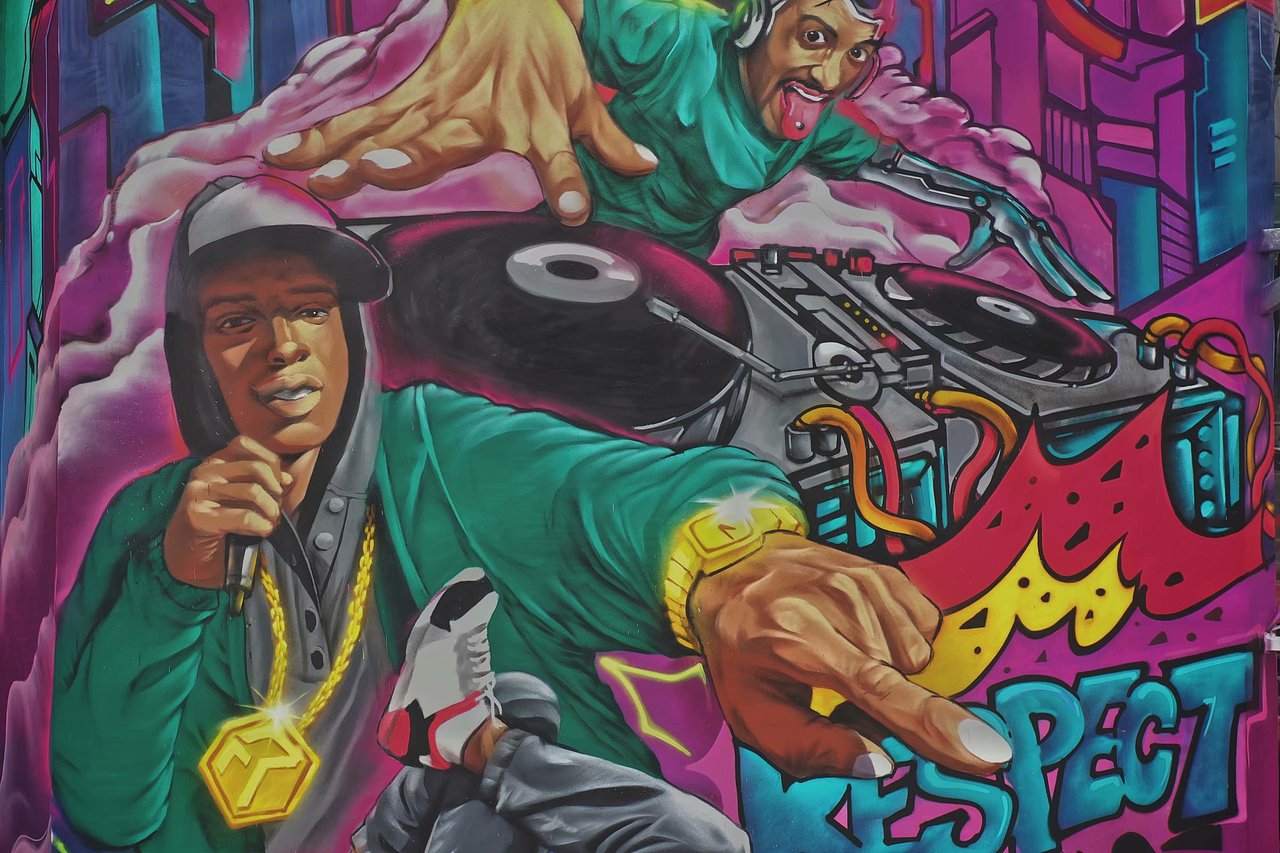 partyhouse主题酒吧外墙涂鸦