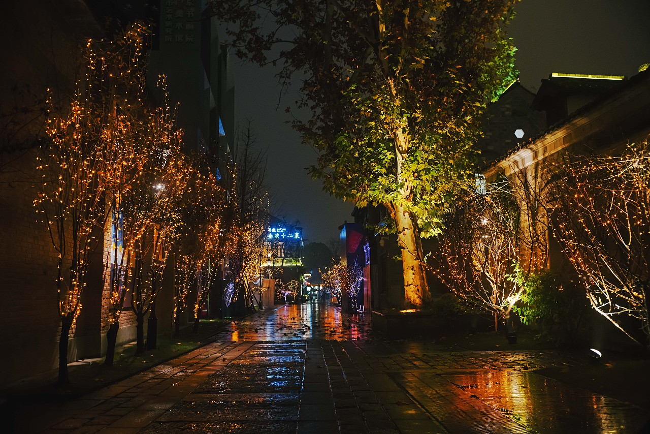 城南门东雨夜街头掠影