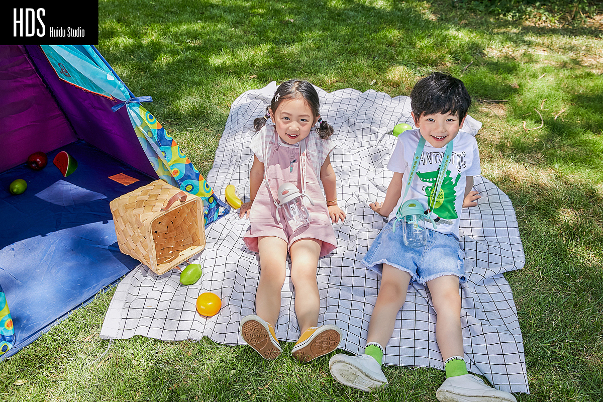 儿童水壶外景模特拍摄（图ZMTYxNDE4OTUy） - 人像摄影 - 站酷设计师HDS灰度电商原创素材 - 站酷ZCOOL