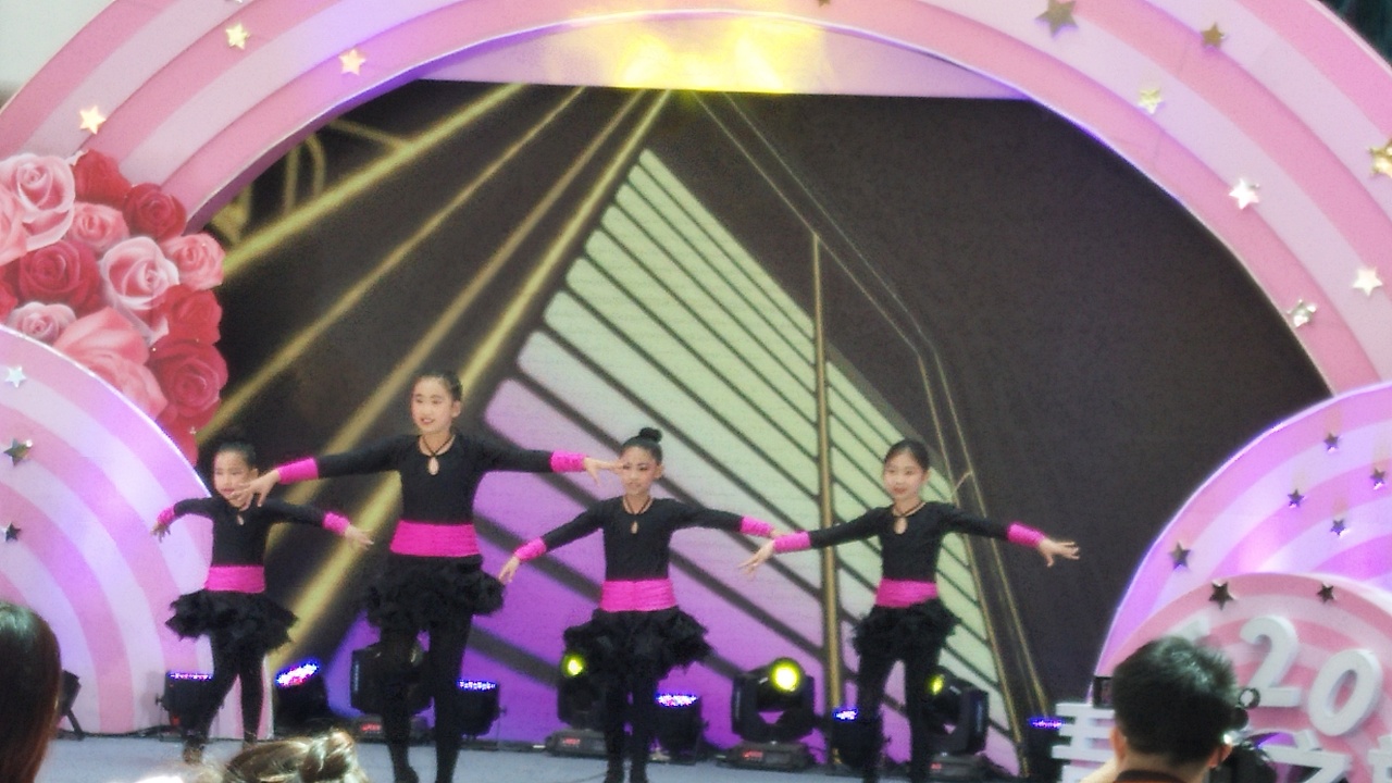 五月蓝天_唱响吾悦B（图ZMTEzNzcxNzU2） - 人文/纪实摄影 - 站酷设计师蓝天艺术学校原创素材 - 站酷ZCOOL