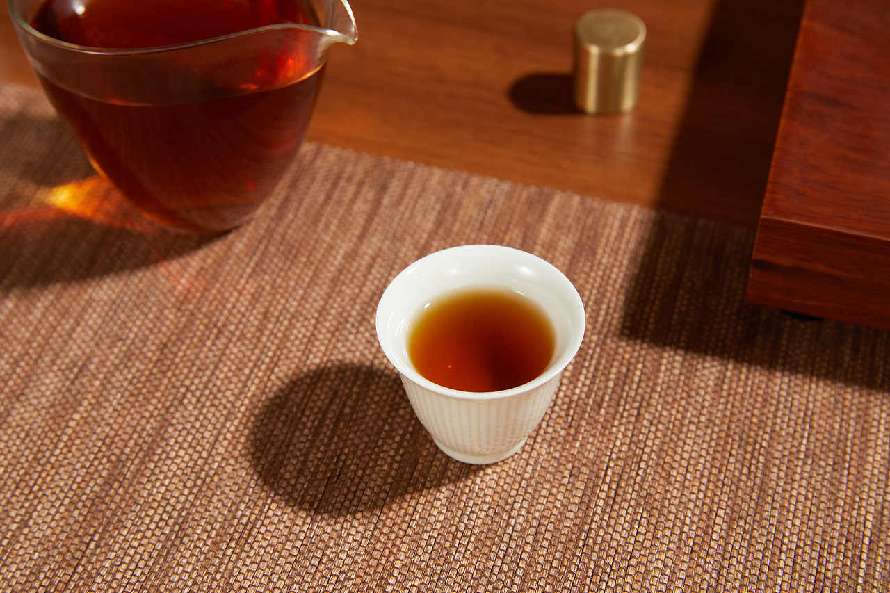 YZL英紅九號(hào)茶葉拍攝//21008（圖ZMjY5ODQyNDgw） - 產(chǎn)品攝影 - 站酷設(shè)計(jì)師一成文化原創(chuàng)素材 - 站酷ZCOOL