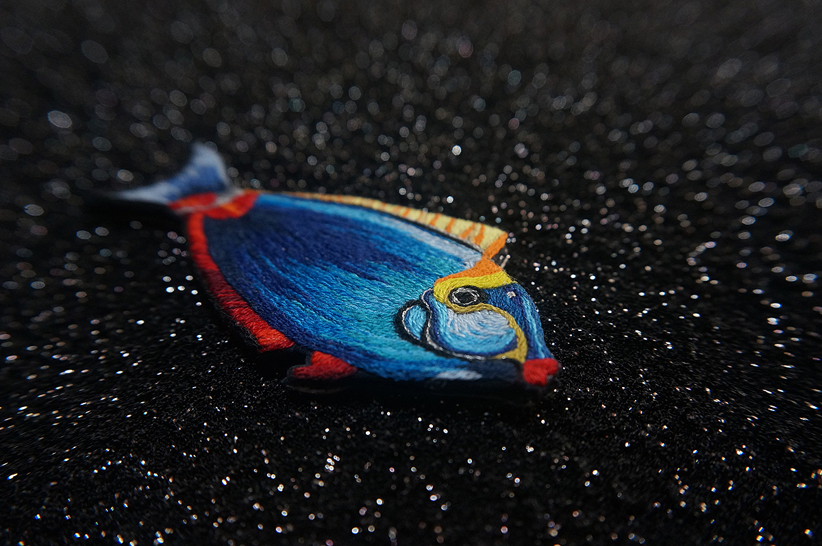 原创手工刺绣双面书签:鱼&骨