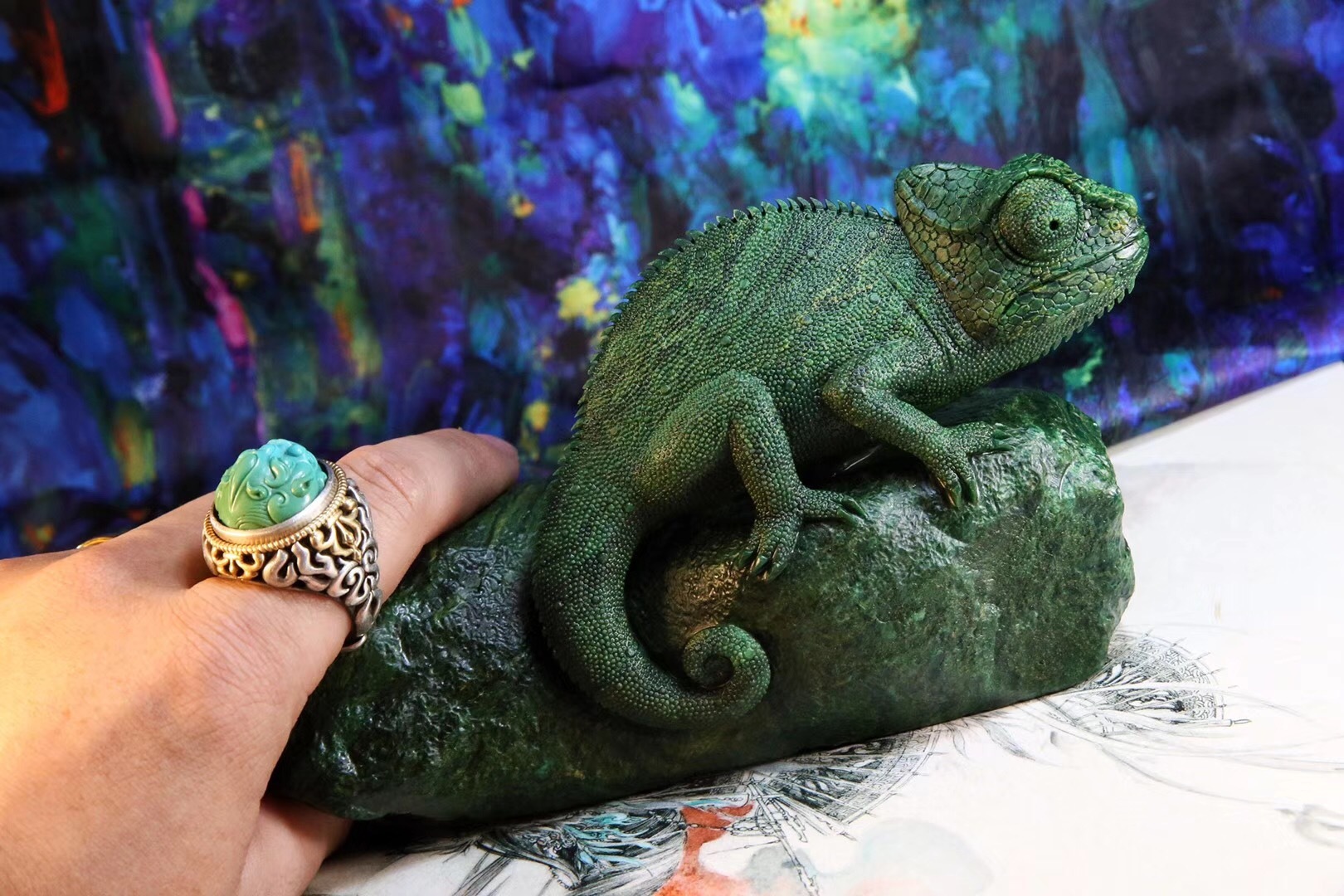 广绿玉变色龙摆件