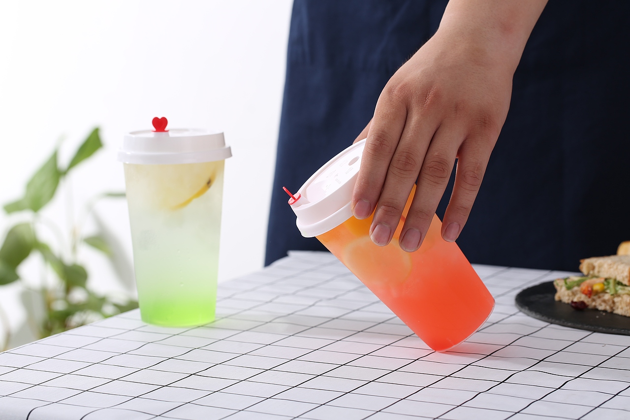 奶茶杯（图ZMjAyMTEzNDUy） - 产品摄影 - 站酷设计师PeterParkerPeng原创素材 - 站酷ZCOOL