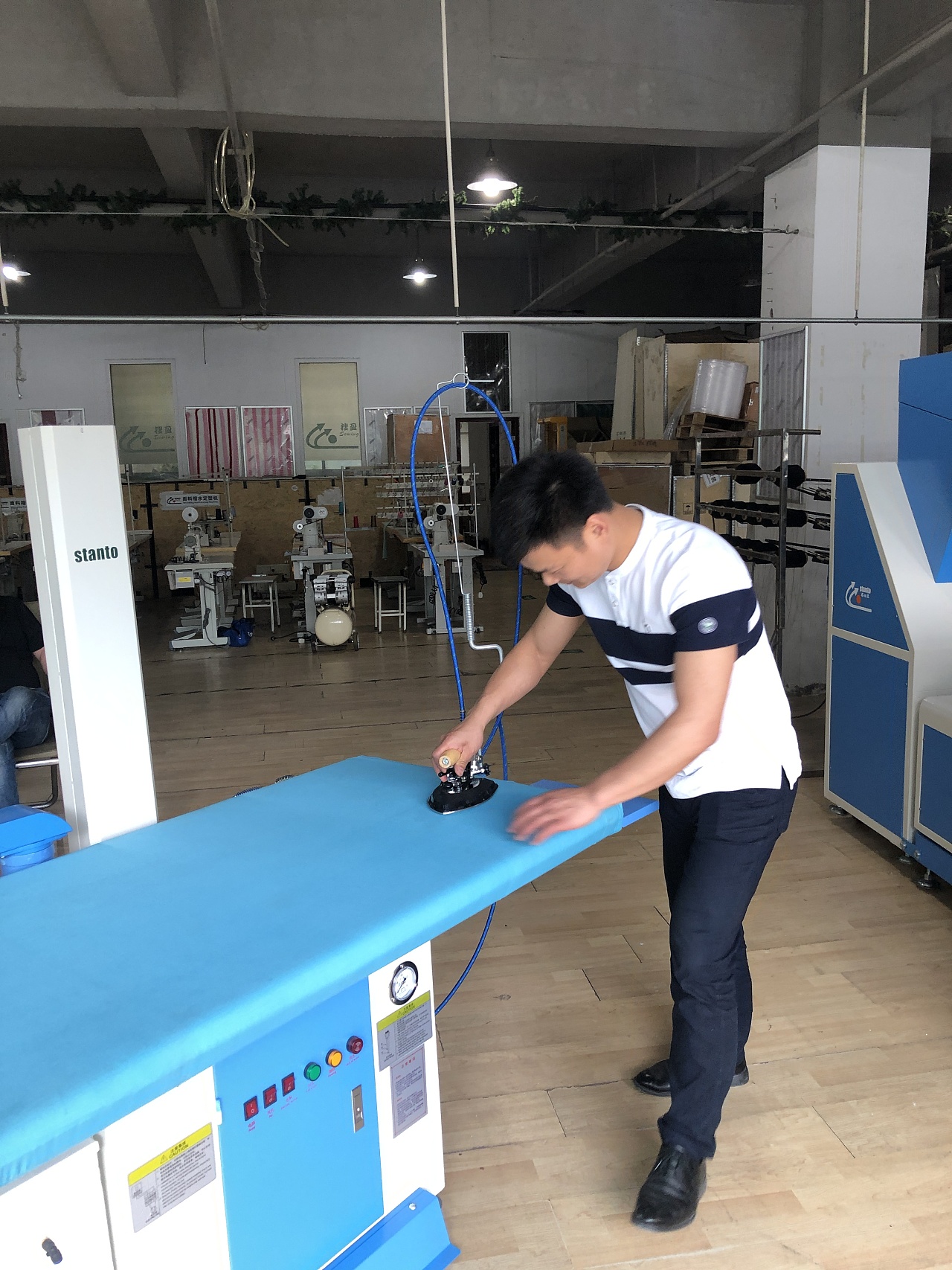 一体全自动蒸汽烫台,小型锅炉烫台.