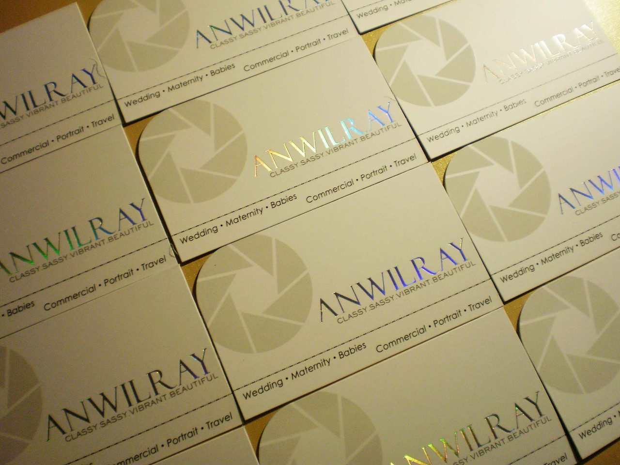 名片设计印刷 后加工艺 uv 模切 烫镭射金 by 万奇包装·设计